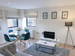 Spacious 1BR in Romford - Near Elizabeth Line, Romford